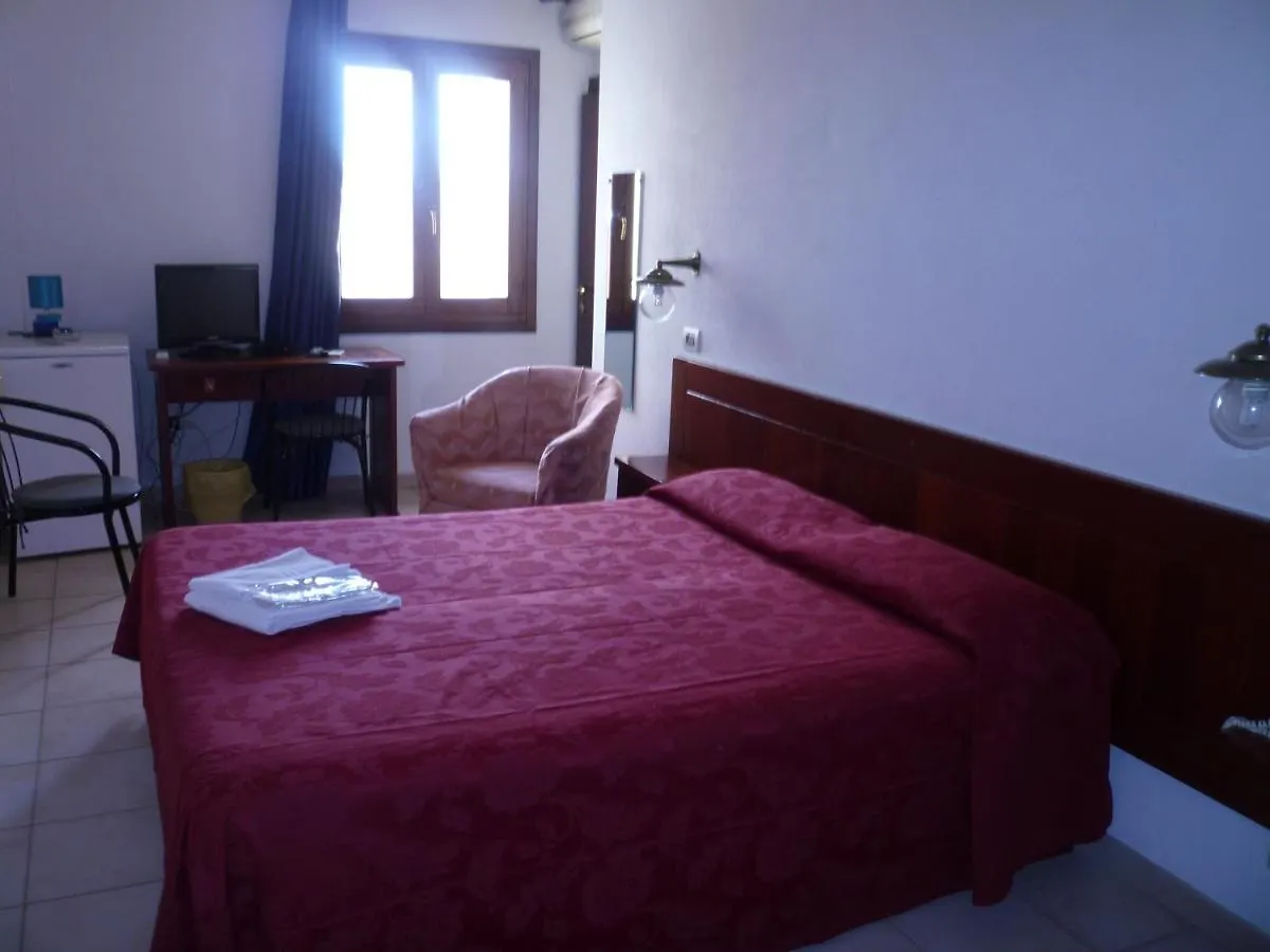 Hotel L'Ancora Santa Teresa Gallura 3*,  Italy