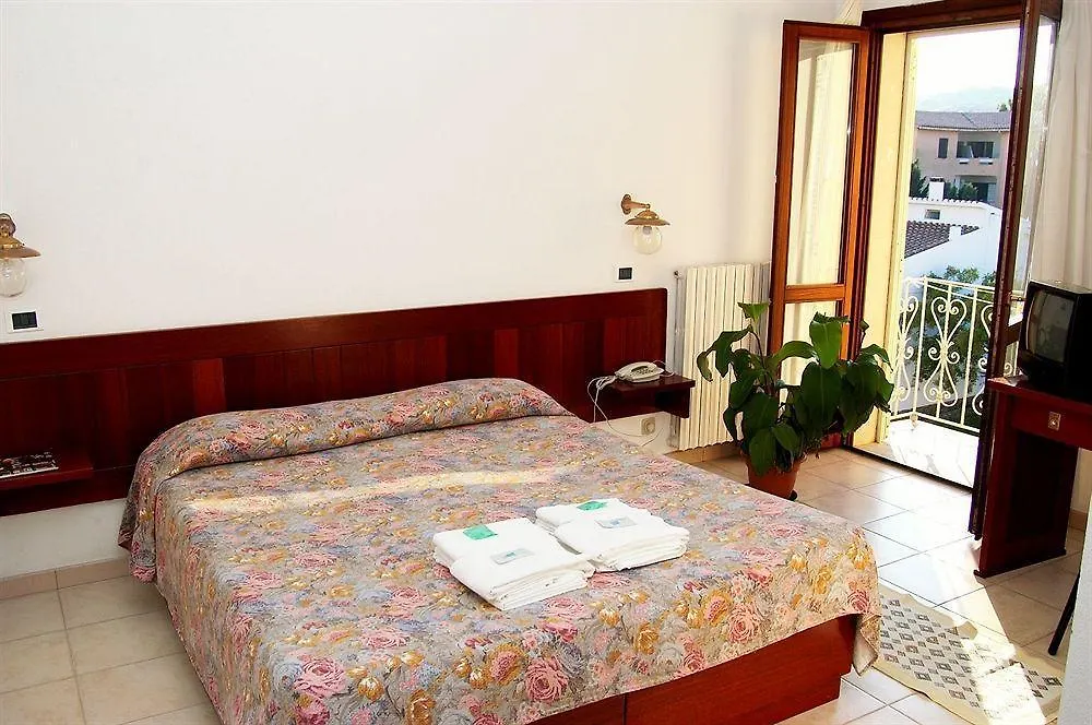 Hotel L'Ancora Santa Teresa Gallura 3*,