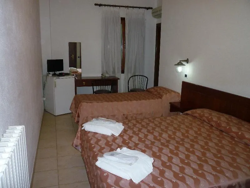 Hotel L'Ancora Santa Teresa Gallura 3*,